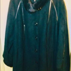 WOMEN’s FAUX FUR COAT (SIZE: XXL)